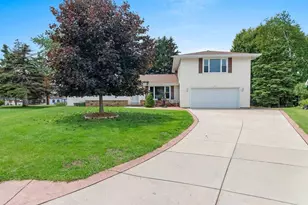 2931 Brookview Dr, Green Bay, WI 54313 - Photo 4