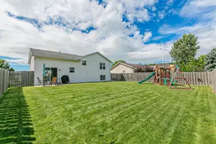2530 Grassy Ln, Neenah, WI 54956 - Photo 32
