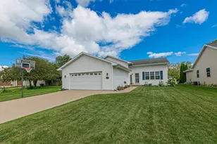 2530 Grassy Ln, Neenah, WI 54956 - Photo 38