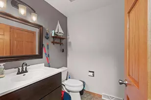 1637 Gabertfield Ct, Suamico, WI 54173 - Photo 36