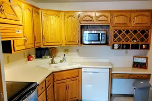 2050 Hilltop Dr, Ashwaubenon, WI 54313 - Photo 6