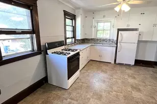 631 W 11th Ave, Oshkosh, WI 54902 - Photo 6