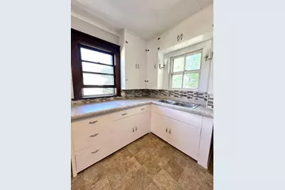 631 W 11th Avenue, Oshkosh, WI 54902 - Photo 8