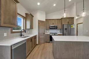 2859 Stelor Dr, Green Bay, WI 54311 - Photo 12