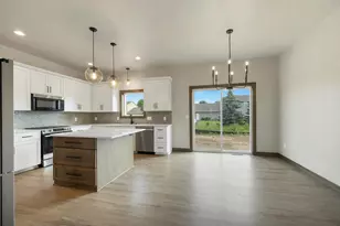 2865 Stelor Dr, Green Bay, WI 54311 - Photo 8