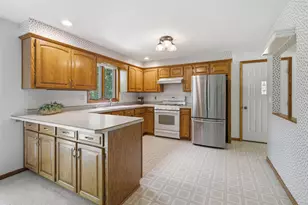 2581 White Pine Rd, Suamico, WI 54313 - Photo 8
