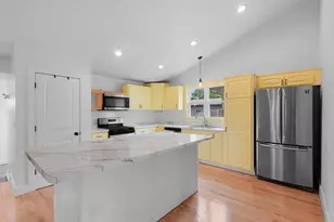 417 W Beacon Ave, New London, WI 54961 - Photo 6