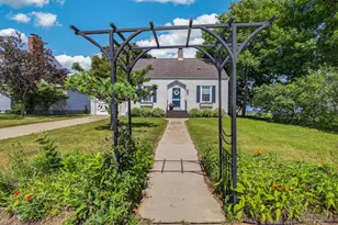 232 1st St, Menominee, MI 49858 - Photo 2