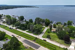 205 N Meyer St, Cecil, WI 54111 - Photo 4