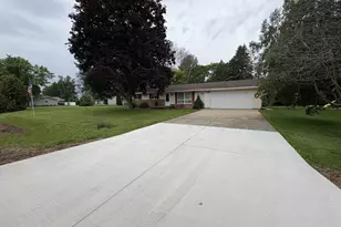 205 N Meyer St, Cecil, WI 54111 - Photo 2