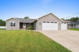 1124 Harold Dr, Menasha, WI 54952 - Photo 1