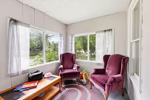 1103 N Division St, Appleton, WI 54911 - Photo 2