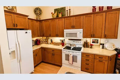 1385 W 18th Avenue #2, Oshkosh, WI 54902 - Photo 8