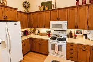 1385 W 18th Ave, Oshkosh, WI 54902 - Photo 8