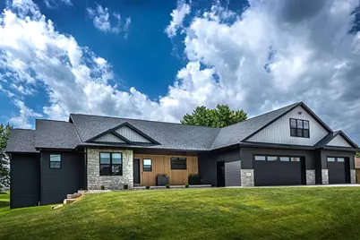 805 E Evergreen Drive, Kaukauna, WI 54130 - Photo 2