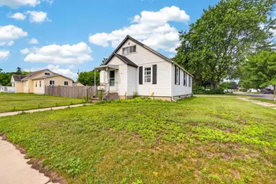 301 Burns Street, Marinette, WI 54143 - Photo 2
