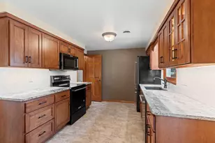 1203 Vly Vw Rd, Green Bay, WI 54304 - Photo 10