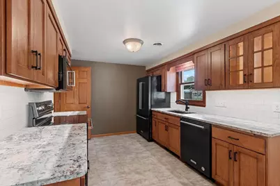 1203 Valley View Road, Green Bay, WI 54304 - Photo 6