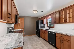 1203 Vly Vw Rd, Green Bay, WI 54304 - Photo 6