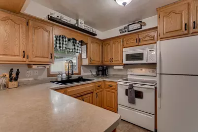 2112 S Oneida Street, Green Bay, WI 54304 - Photo 8
