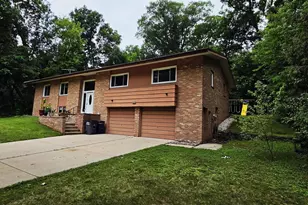 2450 Brenner Pl, Green Bay, WI 54301 - Photo 4