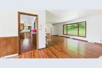 2450 Brenner Place, Green Bay, WI 54301 - Photo 6