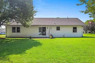 300 Rosemary Dr, Pulaski, WI 54162 - Photo 4