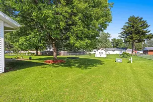 300 Rosemary Dr, Pulaski, WI 54162 - Photo 6