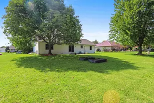 300 Rosemary Dr, Pulaski, WI 54162 - Photo 2