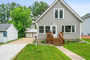 116 E Law St, New London, WI 54961 - Photo 2