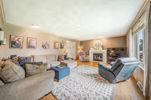 2767 Oakwood Cir, Oshkosh, WI 54904 - Photo 4
