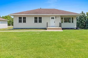 1734 Oakridge Pl, Neenah, WI 54956 - Photo 2