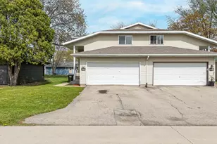 722 N Hawthorne Dr, Appleton, WI 54915 - Photo 2