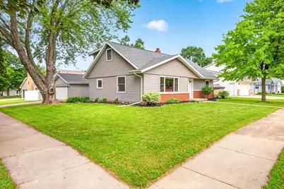 2001 N Douglas Street, Appleton, WI 54914 - Photo 2