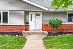 2001 N Douglas St, Appleton, WI 54914 - Photo 4