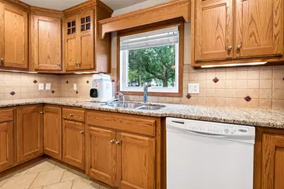 2001 N Douglas Street, Appleton, WI 54914 - Photo 12