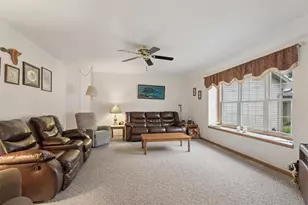 1123 Stillmeadow Ln, Menasha, WI 54952 - Photo 2