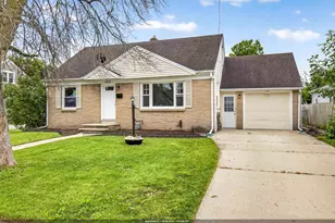 1029 Langlade Ave, Green Bay, WI 54304 - Photo 1