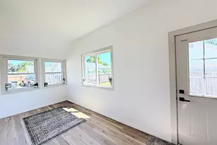 417 W 17th Ave, Oshkosh, WI 54902 - Photo 12