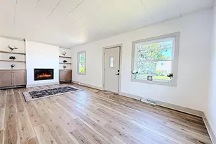 417 W 17th Ave, Oshkosh, WI 54902 - Photo 4