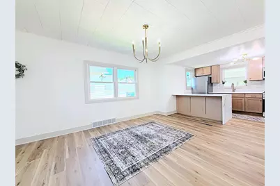 417 W 17th Avenue, Oshkosh, WI 54902 - Photo 6