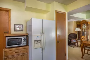 6021 N Rosewood Dr, Appleton, WI 54913 - Photo 4