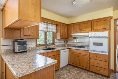 6021 N Rosewood Drive, Appleton, WI 54913 - Photo 2