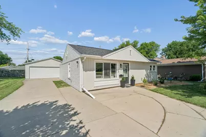 857 Hunt Avenue, Neenah, WI 54956 - Photo 2