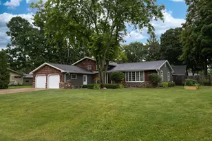 1919 Brookfield Dr, Neenah, WI 54956 - Photo 2