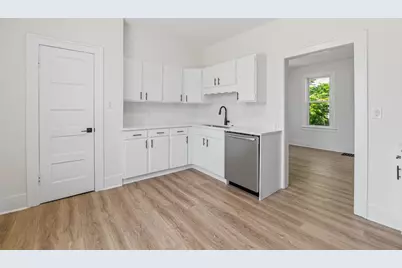 180 N Park Avenue, Fond du Lac, WI 54935 - Photo 2