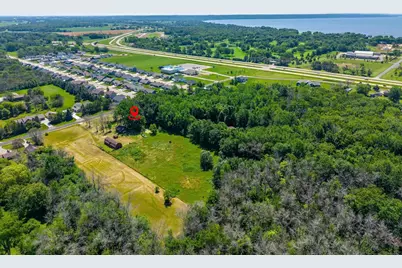 N8801 S Coop Road, Menasha, WI 54952 - Photo 10