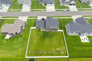 N9239 Laura St, Appleton, WI 54915 - Photo 2