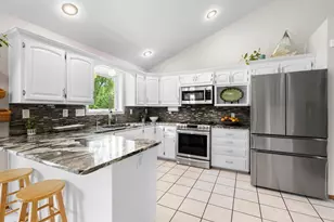 3137 Hartford Ct, Suamico, WI 54313 - Photo 2