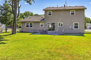1235 S Westhaven Dr, Oshkosh, WI 54904 - Photo 2